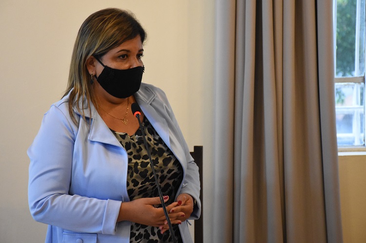 Vereadora solicitou em outras indicações limpeza de praças da cidade
