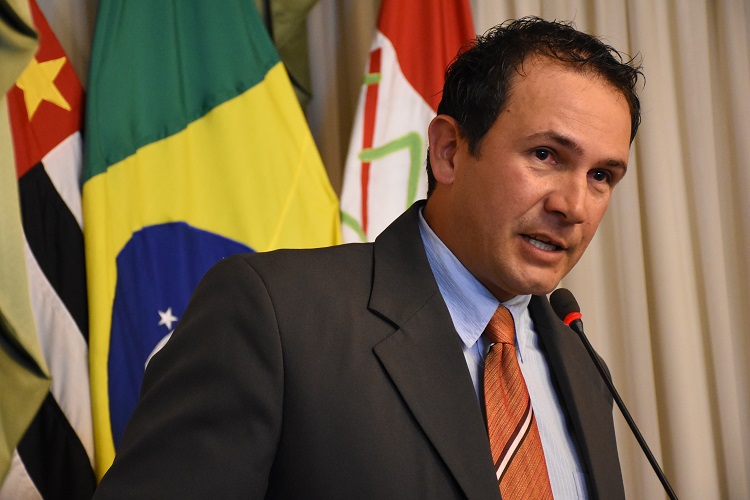Wallace: é preciso notificar entidades e associações