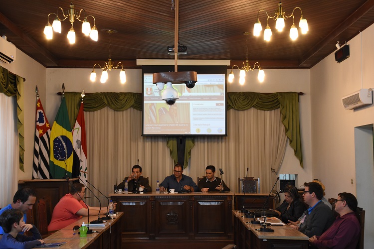 Reunião foi realizada na tarde de ontem (11) na Câmara