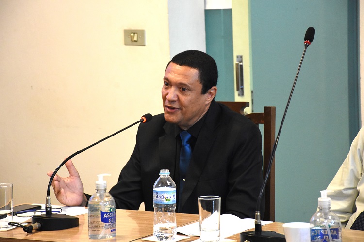 Vereador Du da Farmácia fez questionamentos sobre fornecimento de água potável em unidade de ensino