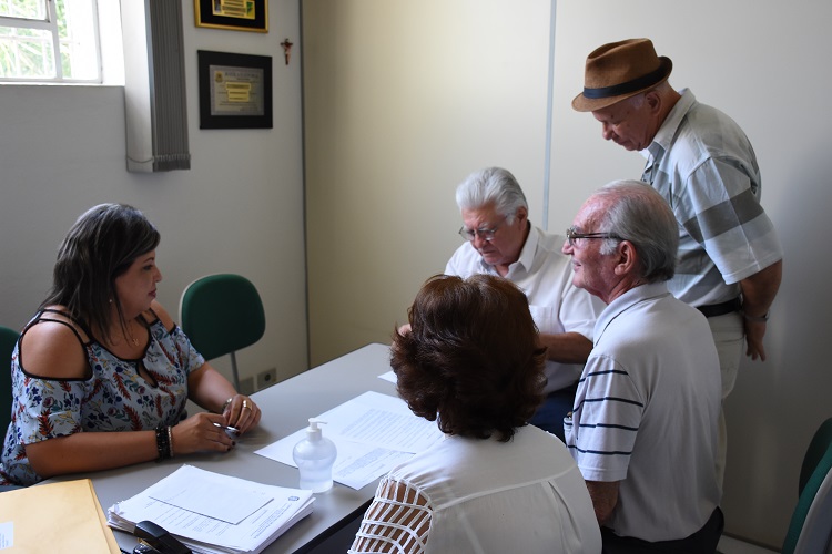 Feirantes estiveram na Câmara na segunda-feira (24) em reunião com os vereadores  