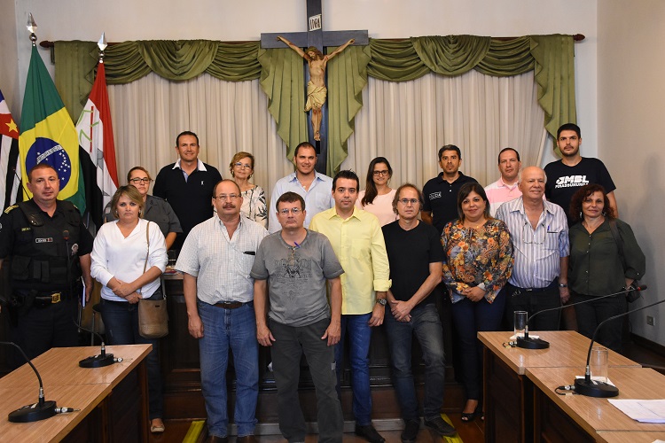 Diversas autoridades compareceram á reunião realizada na noite de ontem (26)