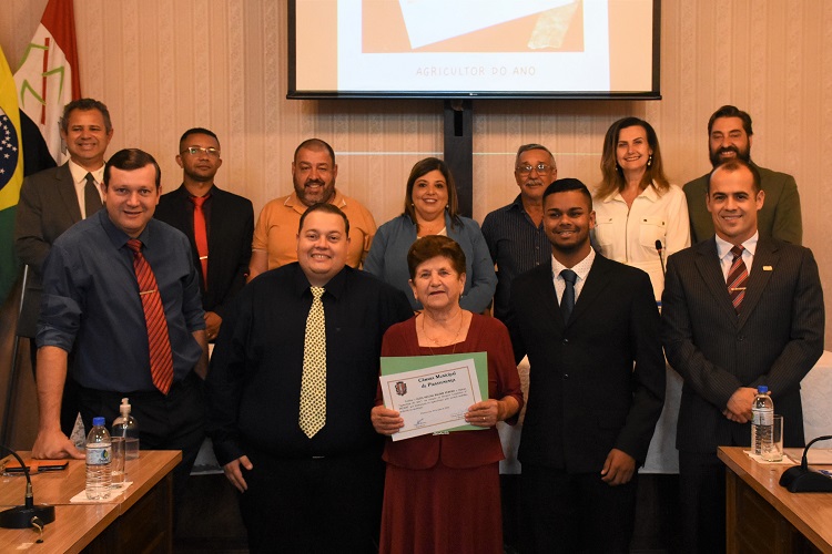 Cerimônia realizada na última segunda-feira (25) homenageou a senhora Luzia Helena Baldim Pereira