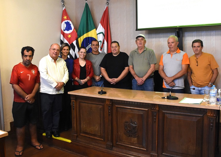 Encontro teve participação dos vereadores e de representantes da prefeitura e da empresa responsável pela revisão do plano 