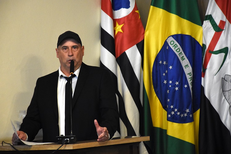 Vereador pediu ainda melhoria da infraestrutura em escola do Jardim Ferrarezi