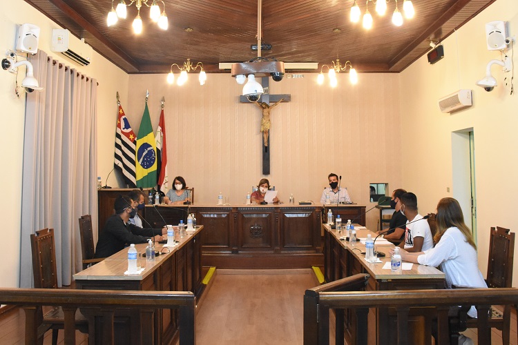 Encontro foi solicitado pela Apeoesp e teve a presença dos vereadores e do secretário municipal de Educação
