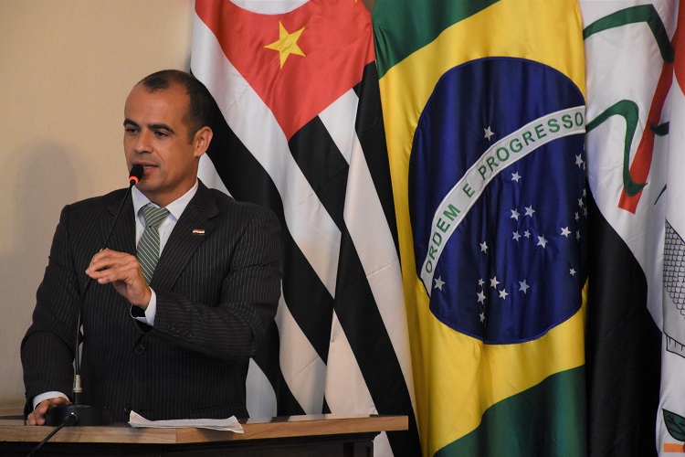 Após visita a escola em Cachoeira de Emas, vereador disse estudar melhorias para o local