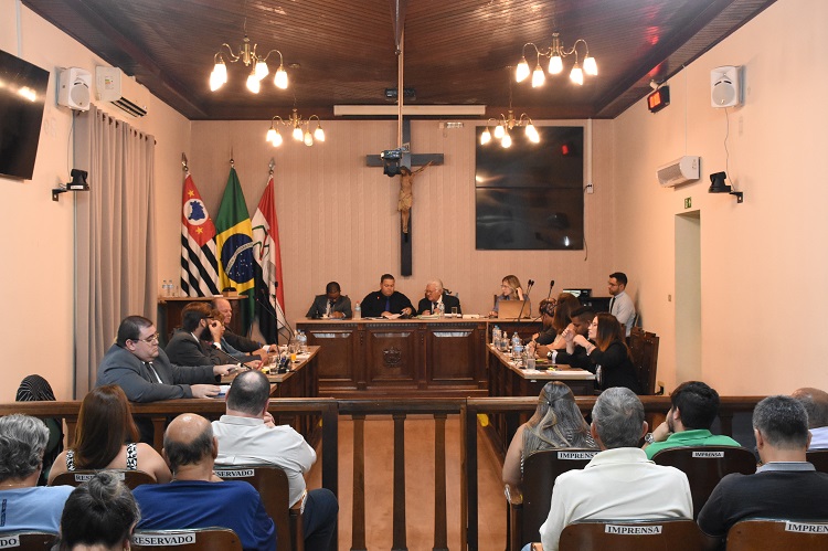 Sessão extraordinária realizada na quarta-feira passada (6) se estendeu por mais de seis horas