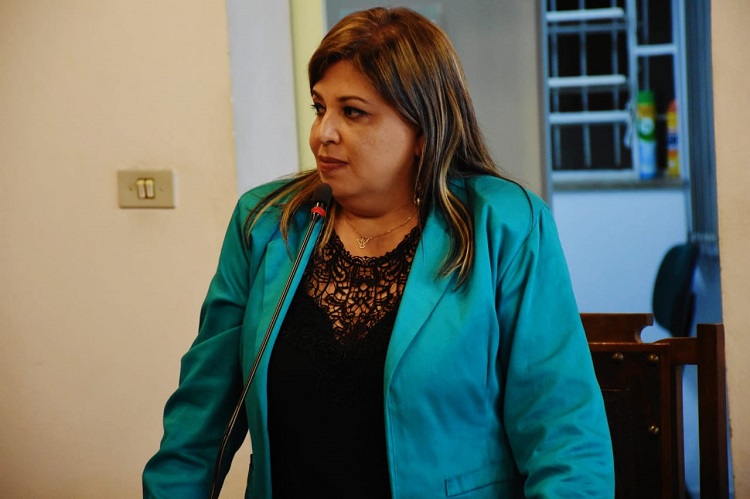 Vereadora solicitou ainda instalação de elevador no Paço Municipal para esse público 