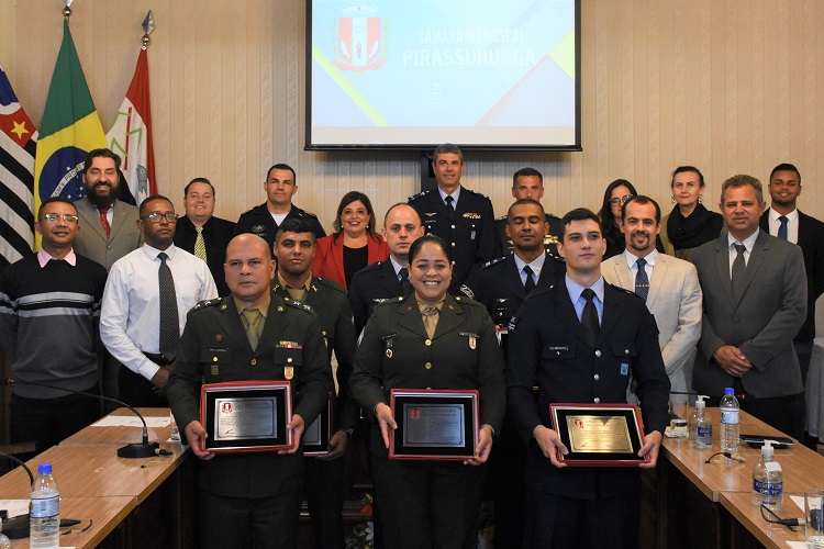 Solenidade ocorrida na noite da última segunda-feira (22) homenageou seis militares da Aeronáutica e do Exército   