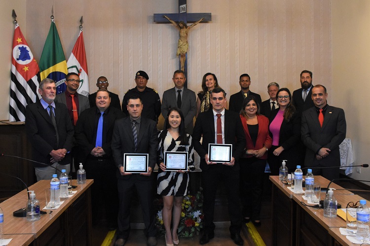 Os profissionais Christiano Gonçalves Vidal, Icaro José Ribeiro Gomes e Karina Mizuno Kanno foram os homenageados da solenidade deste ano