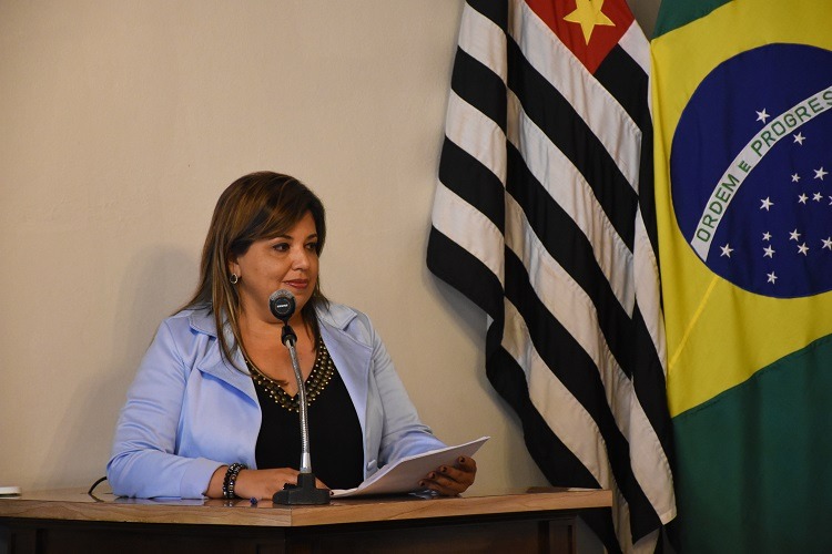 Vereadora solicitou ainda conserto do alambrado da quadra da Vila Becker