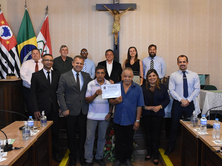 Solenidade realizada na última segunda-feira (2) prestou homenagem à senhora Anna Silva de Almeida