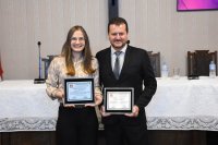 Ato solene de entrega do título 